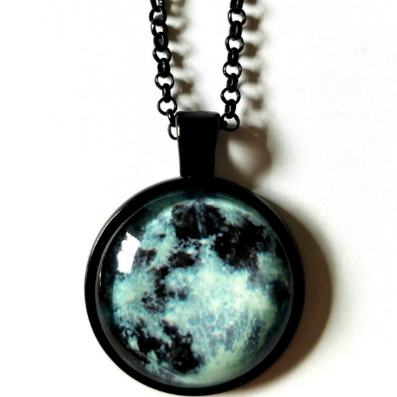 Jewelry - Moon Necklace